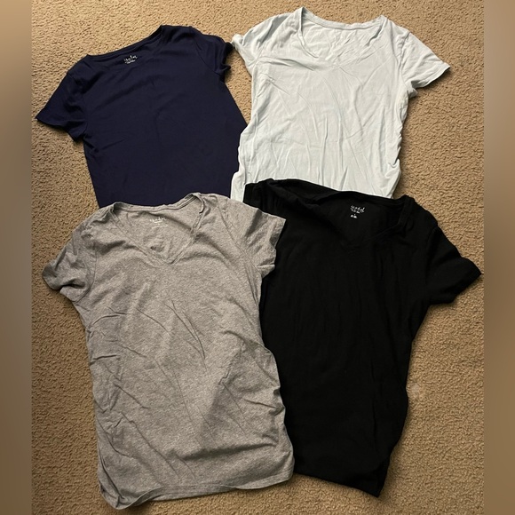 Isabel by Ingrid & Isabel, lot of 4 size large maternity t-shirts. - Picture 1 of 5